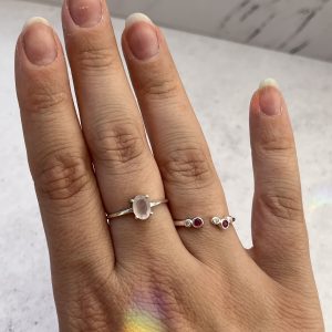 Anillo ajustable con circonias rosas