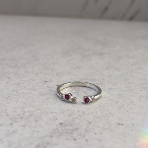 Anillo ajustable con circonias rosas