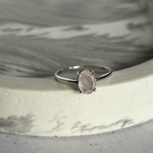 Anillo ovalo cuarzo rosa