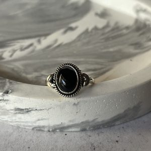 Anillo Ónix con hojas