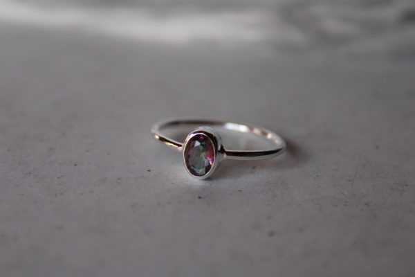 Anillo oval topacio místico